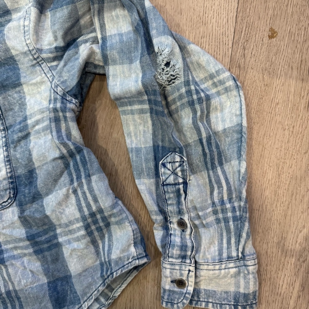 American Eagle Cozy Cabin Cropped Flannel Plaid Blue Medium Button Up Shirt - Picture 5 of 6